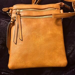 Women’s crossbody purse